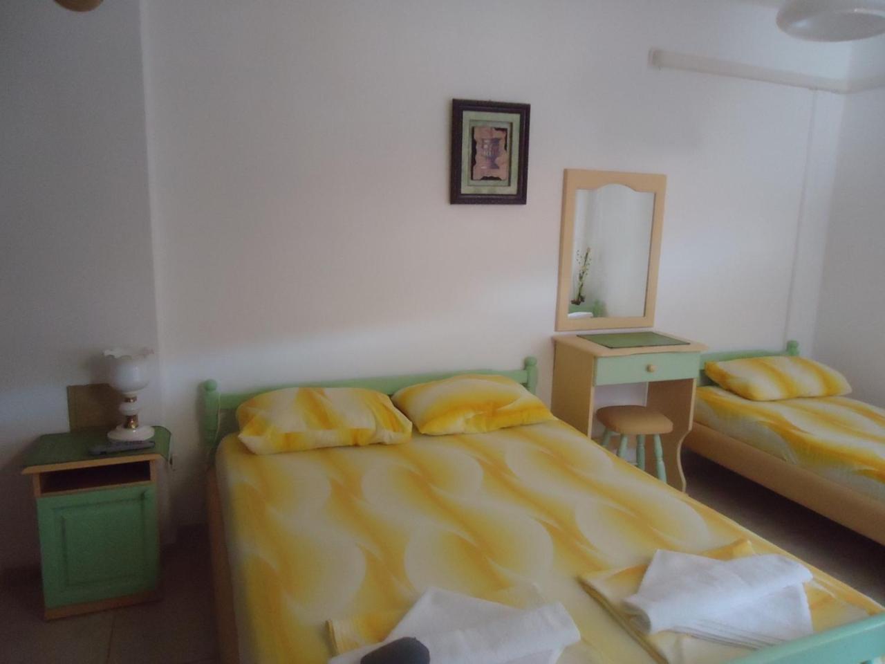 Хотел "Тихия Кът" Sozopol Exteriör bild