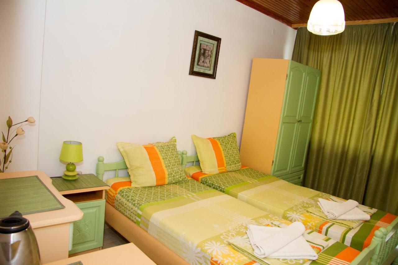 Хотел "Тихия Кът" Sozopol Exteriör bild